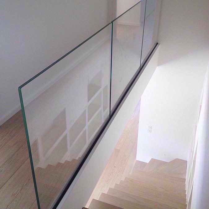 Glasværn glas rækværk pÃ¥ mÃ¥l. hærdet lamineret glasværn Altan værn højde